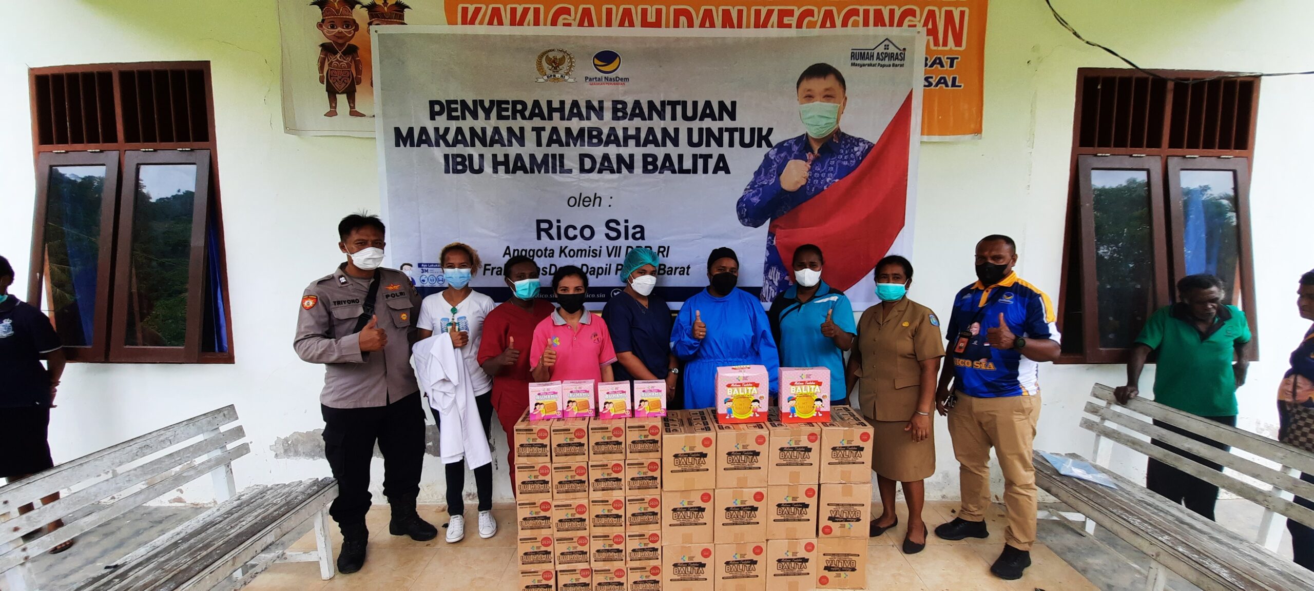 Bantu Penuhi Gizi Dimasa Pandemi, Rico Sia Bagi 400 Paket BMT Untuk Balita Dan Ibu Hamil di Makbon 1 20211101 113816 2 scaled